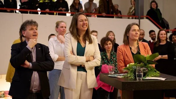 Zonova en Oba Ondertekening